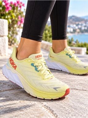 Hoka Arahi 6 Running Sneakers Shoes Women’s  Size 11B